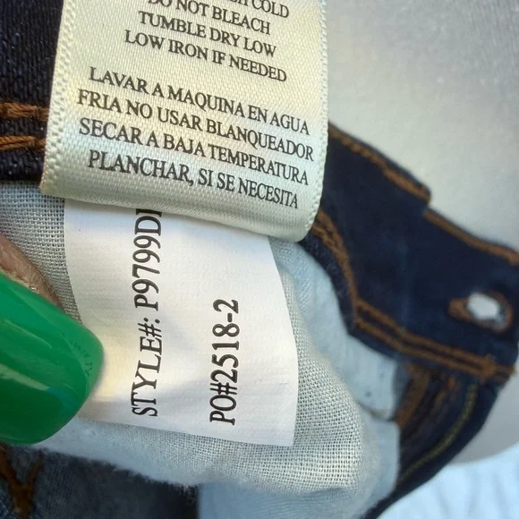 Sneak Peek Sexy Boyfriend High Rise Distressed Cropped Jeans Size 7/Medium - Picture 12 of 12